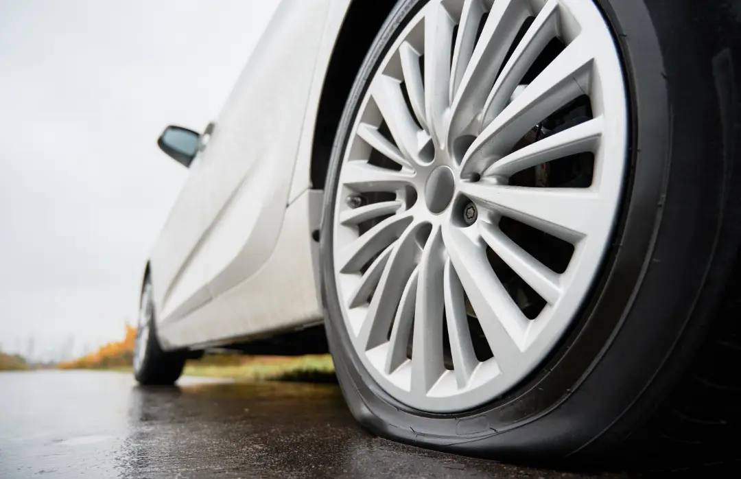 Run Flat Tyre vs Normal: Which is Right for Your Car?